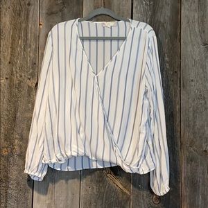 🦩BOGO FREE🦩 Blue and White Linen LS